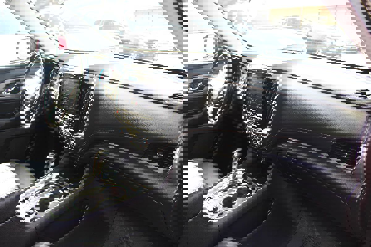 Used 2020 Chevrolet Traverse LT w/ Driver Confidence II Package image 22