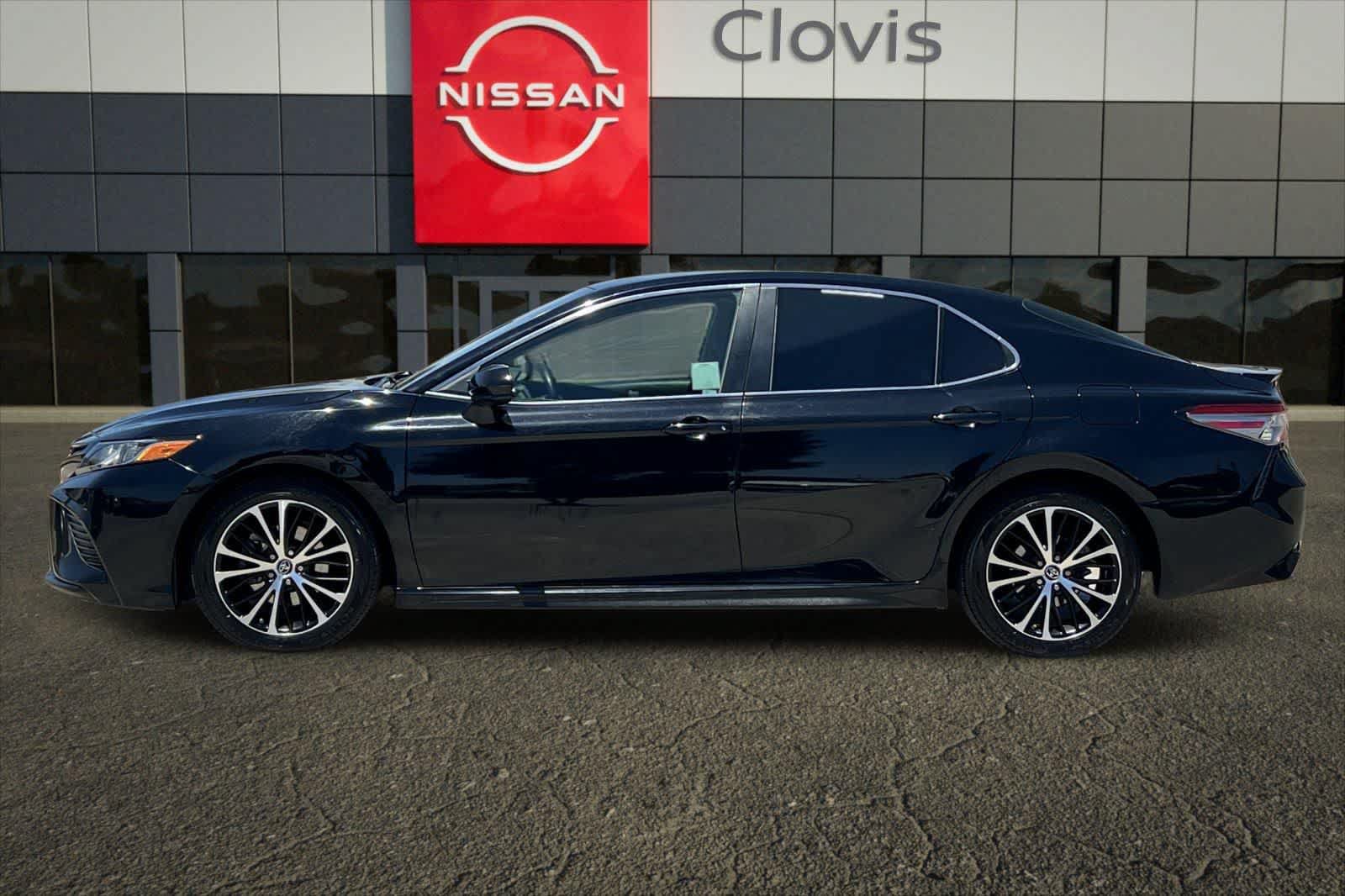 Used 2019 Toyota Camry SE FWD image 6
