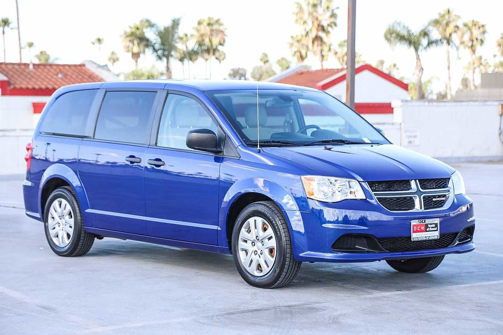Used 2019 Dodge Grand Caravan SE w/ UConnect Hands-Free Group image 4