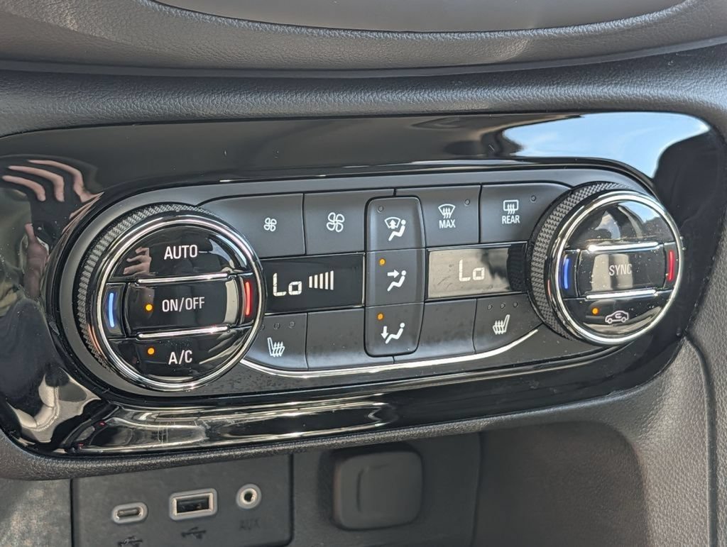 Used 2023 Buick Encore GX Essence w/ Experience Buick Package FWD image 38