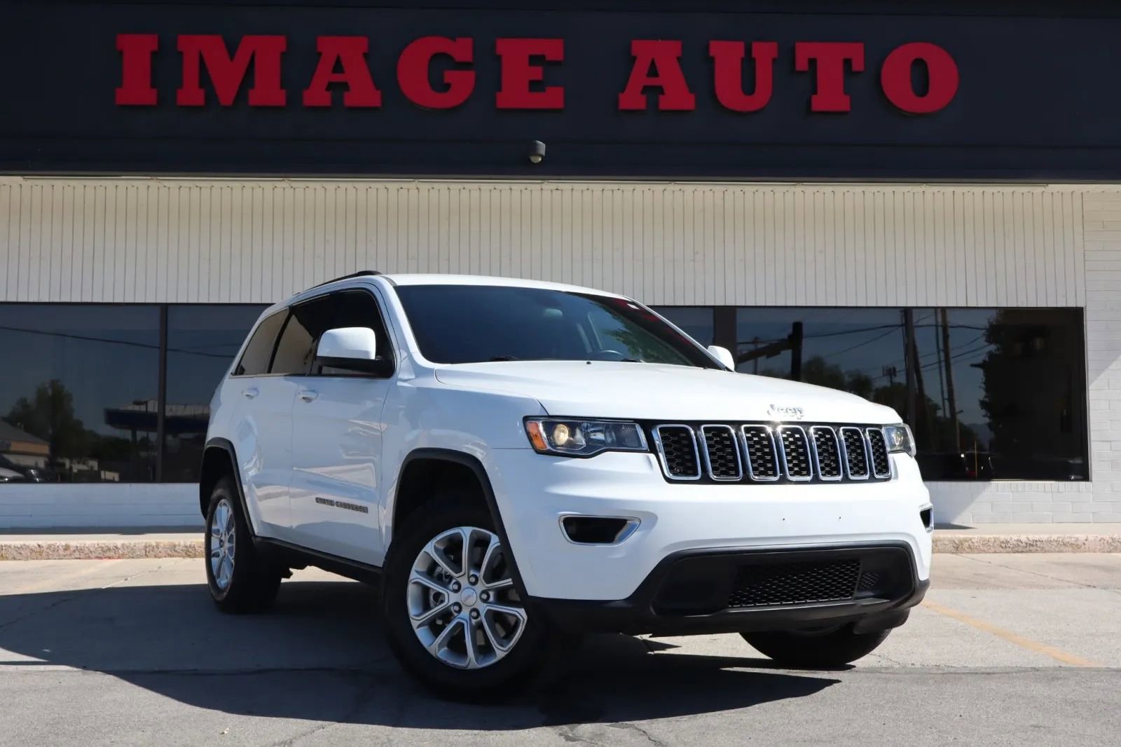 Used 2021 Jeep Grand Cherokee Laredo
