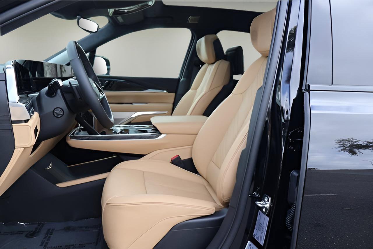 New 2025 Cadillac Escalade IQ Luxury 2 w/ LPO, Premium Carpet Package image 11