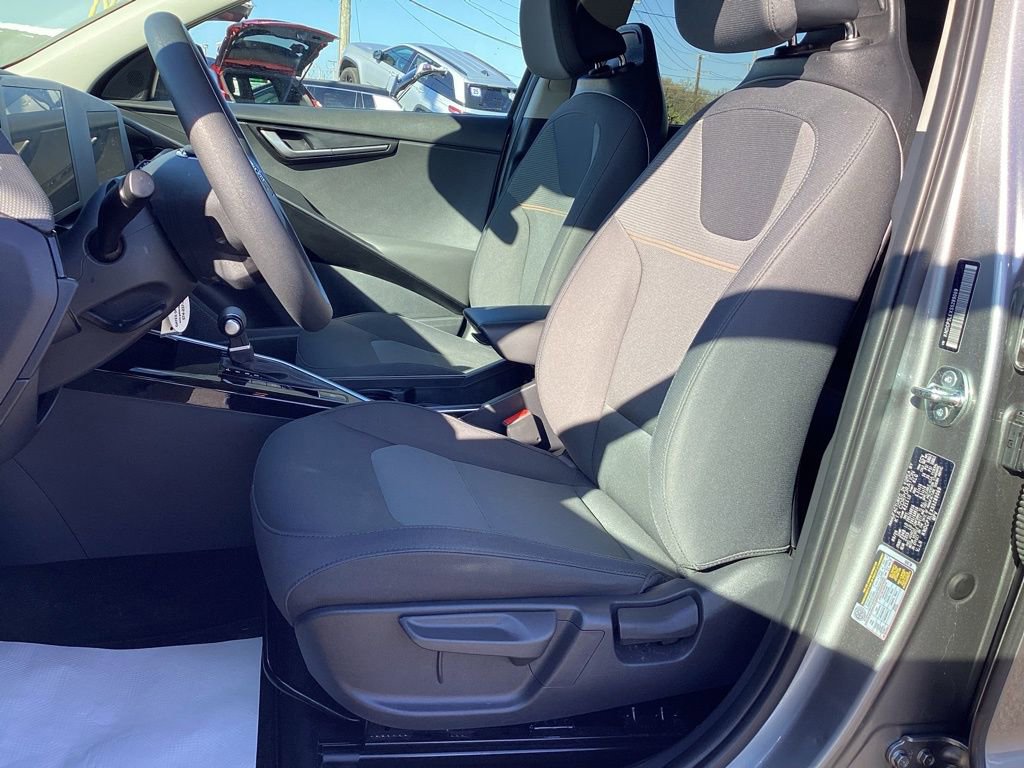 Used 2025 Kia Niro LX FWD image 15