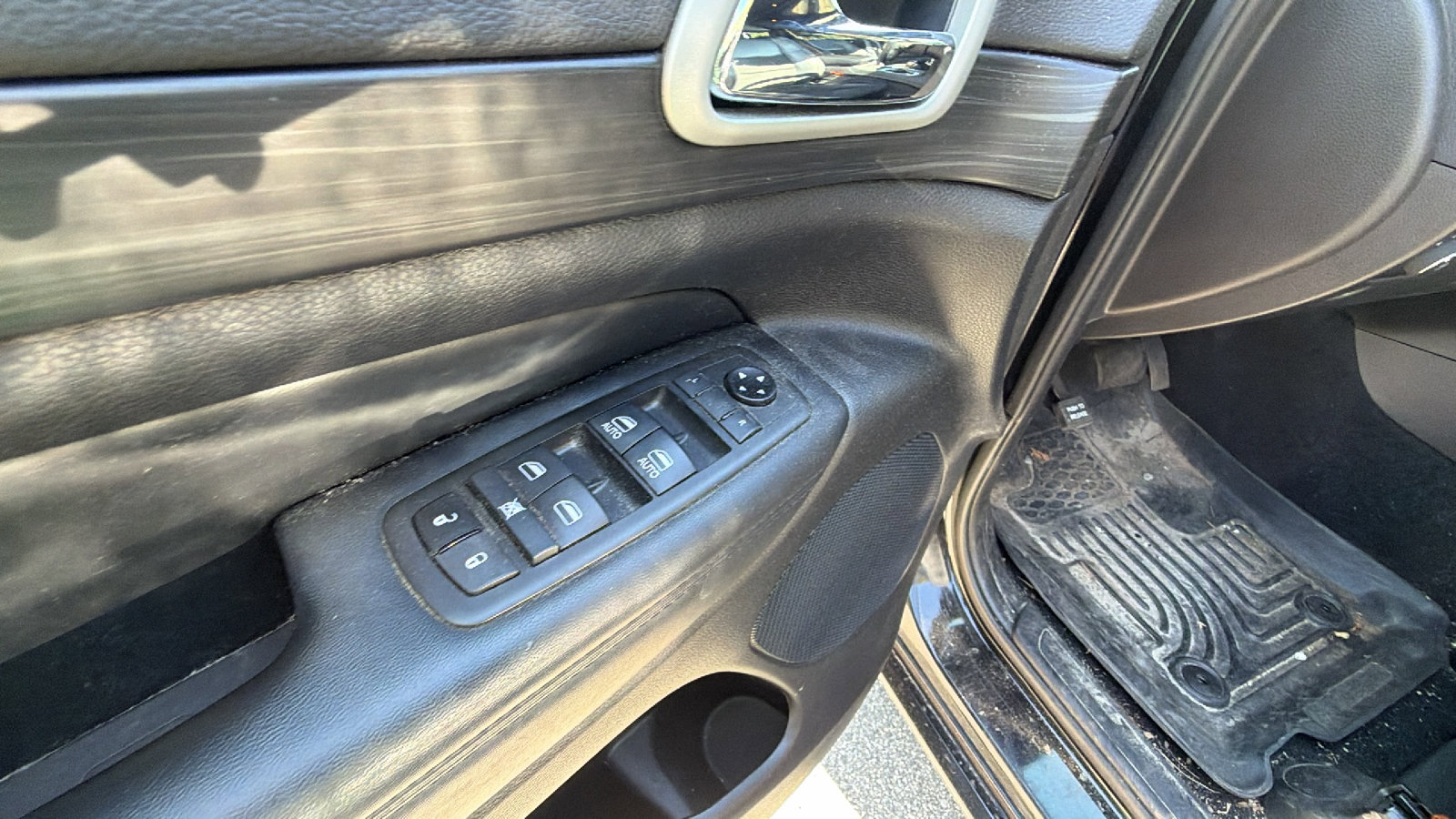 Used 2021 Jeep Grand Cherokee Laredo X AWD/4WD image 15
