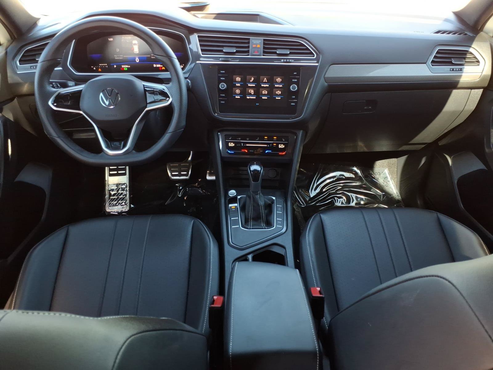 Certified 2023 Volkswagen Tiguan SE R-Line FWD image 24