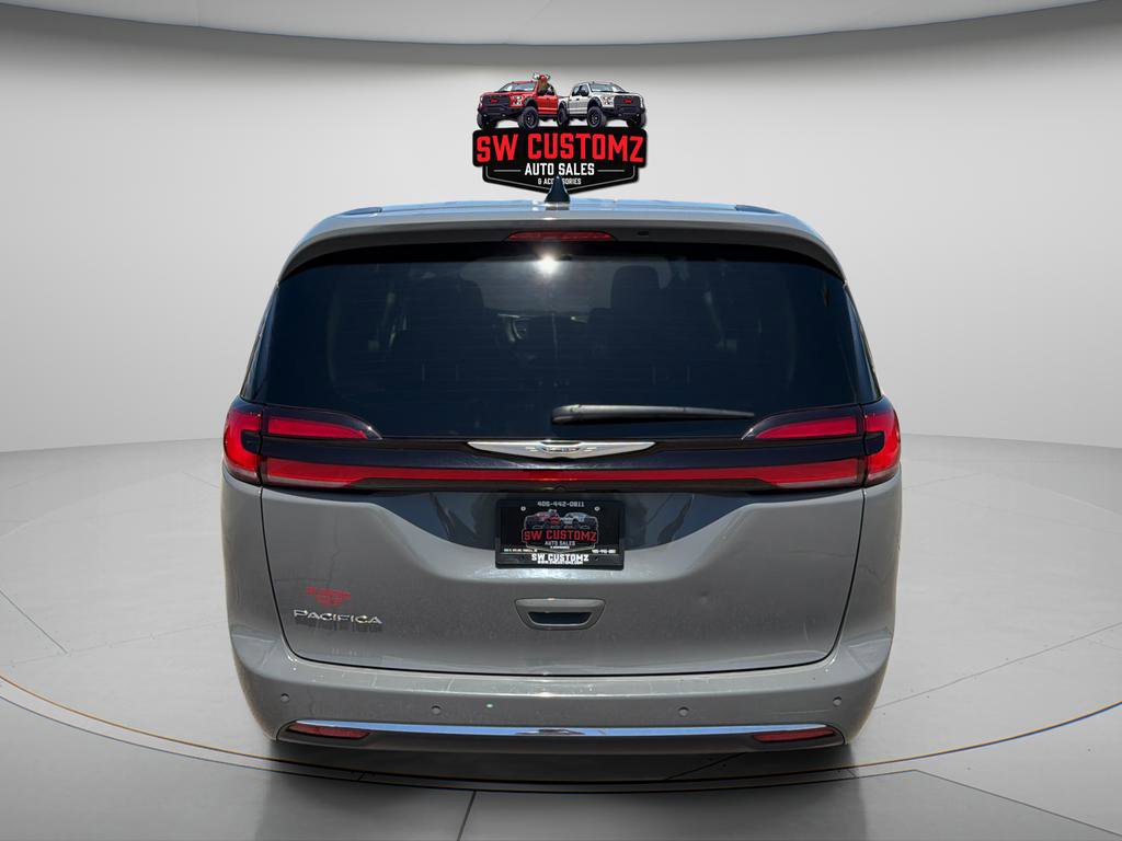 Used 2023 Chrysler Pacifica Touring-L FWD image 6
