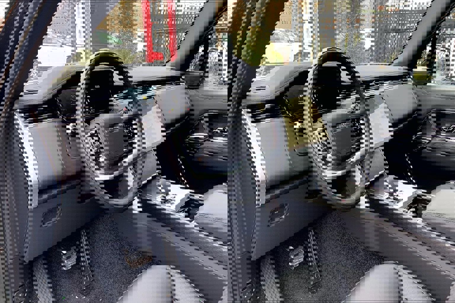 New 2026 Land Rover Range Rover SE image 8