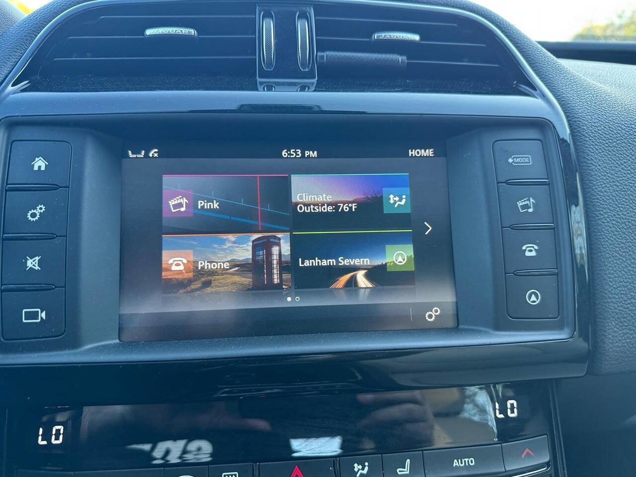 Used 2017 Jaguar XE Premium image 35