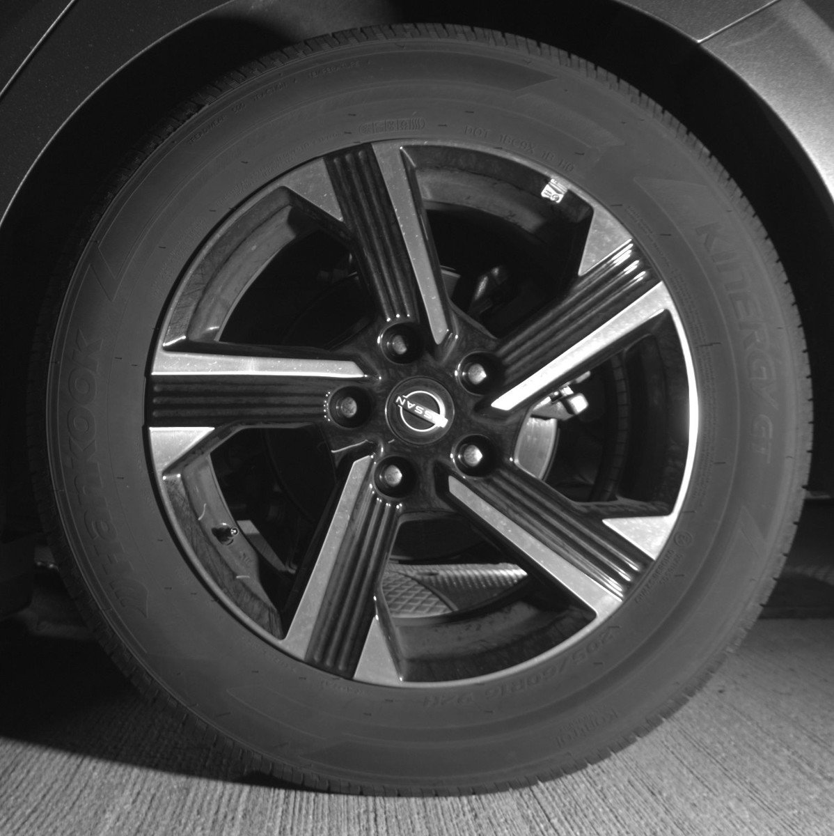 Used 2025 Nissan Sentra SV FWD image 14
