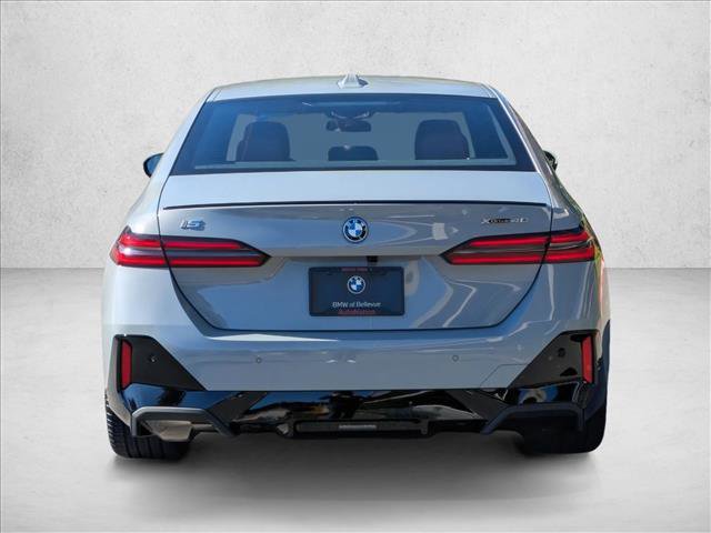 Used 2026 BMW i5 eDrive40 image 7