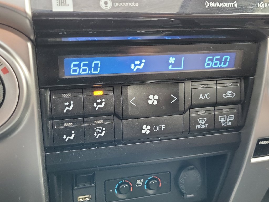Used 2022 Toyota 4Runner Limited AWD/4WD image 26