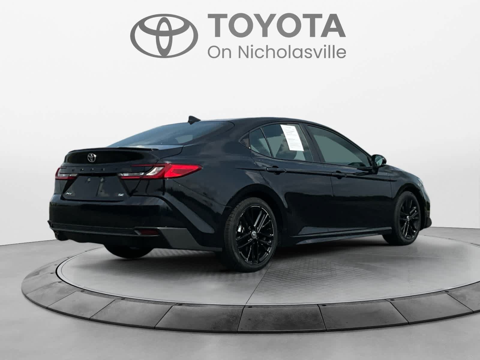Used 2025 Toyota Camry SE FWD image 5