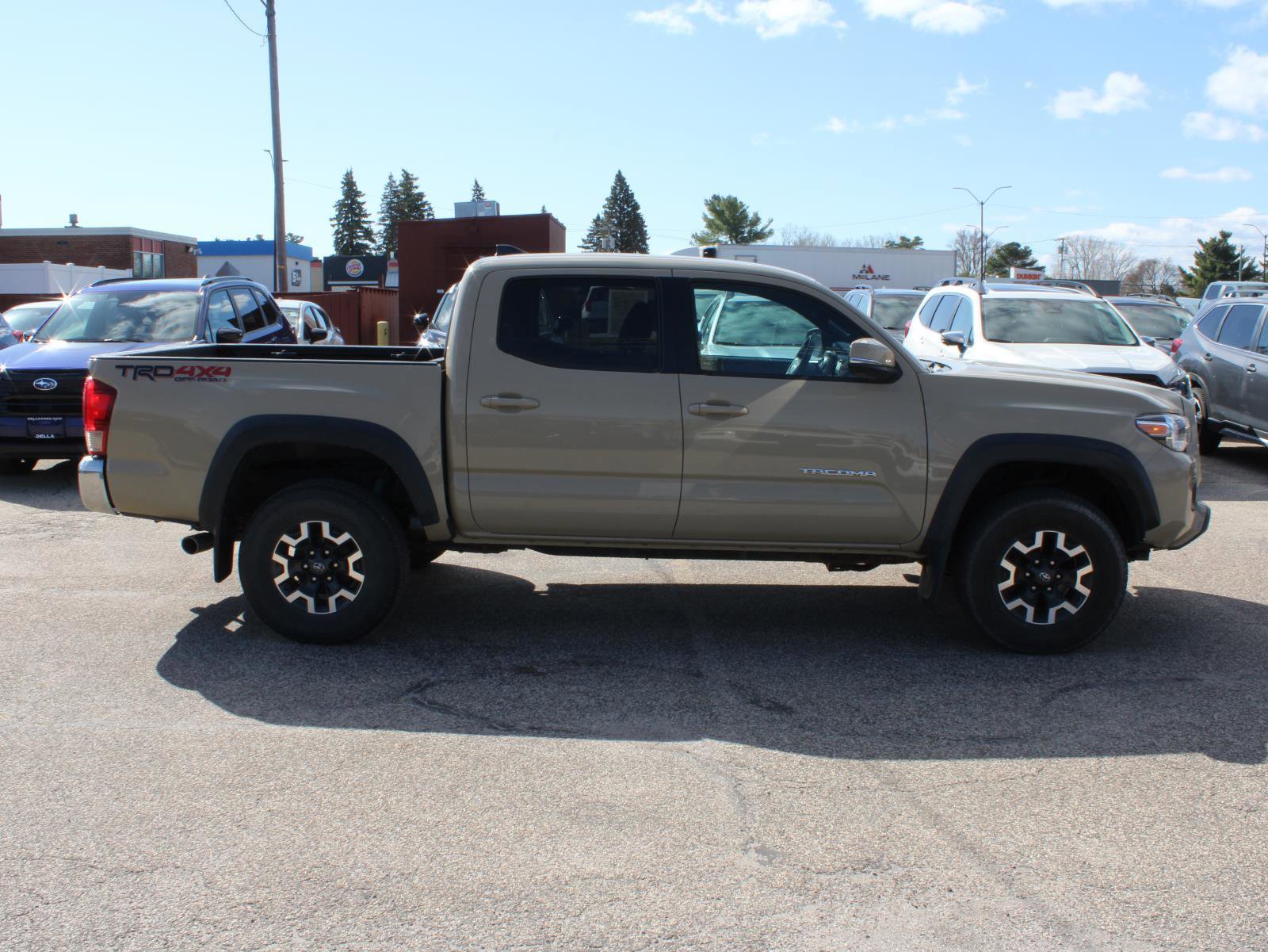 Used 2017 Toyota Tacoma TRD Off-Road w/ Tow Package (A/T) image 4