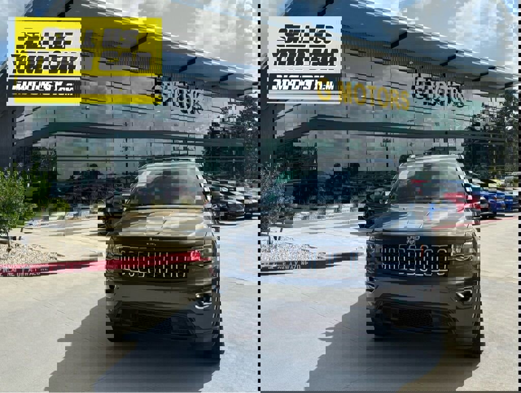 Used 2018 Jeep Grand Cherokee Laredo image 1