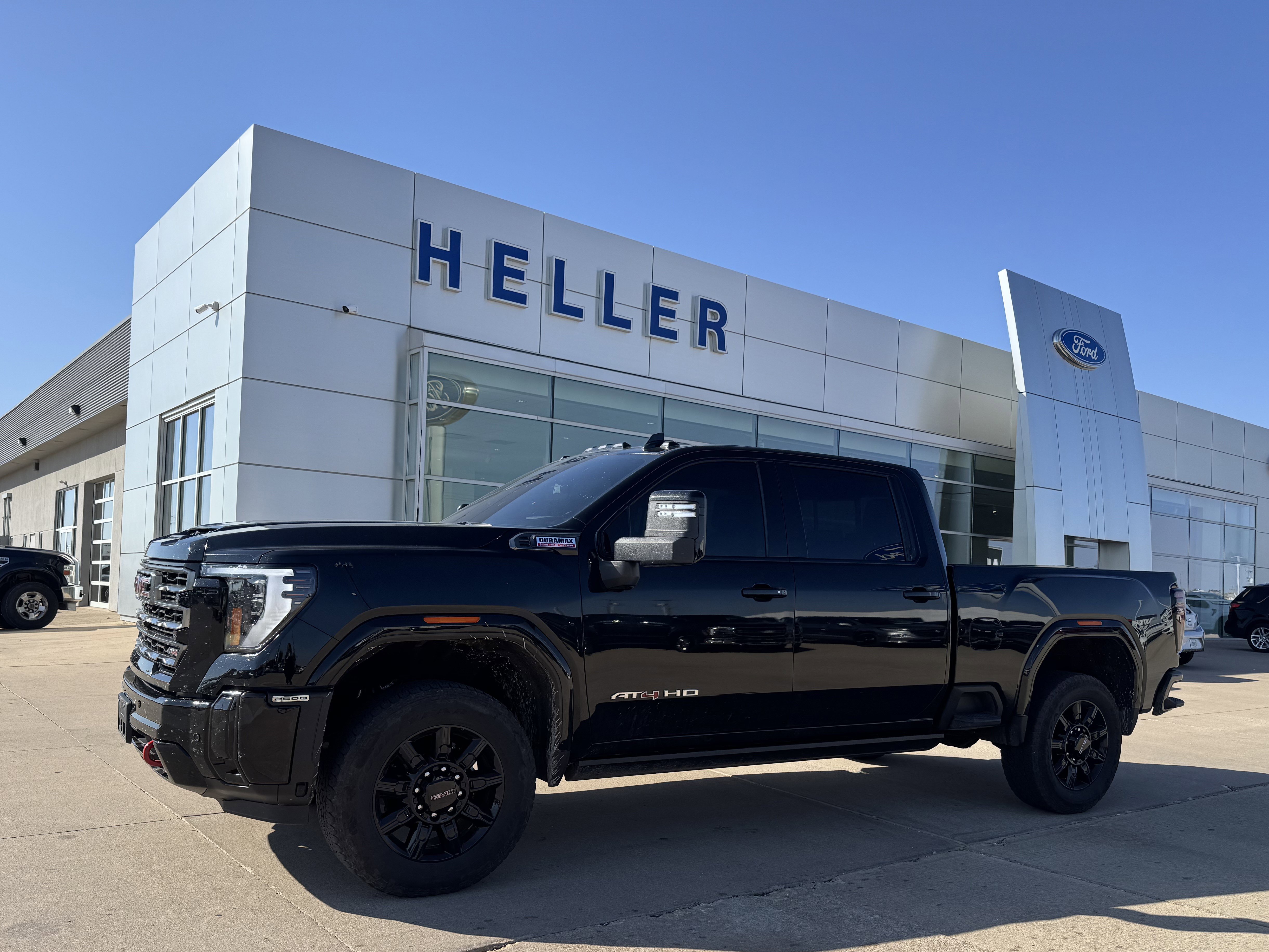 Used 2025 GMC Sierra 2500 AT4 w/ AT4 Premium Plus Package image 3