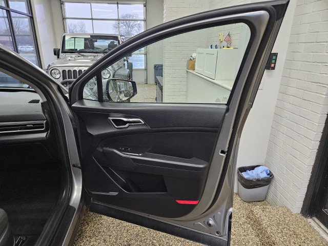 Used 2023 Kia Sportage LX image 15