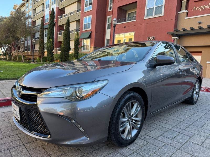 Used 2016 Toyota Camry SE FWD image 2
