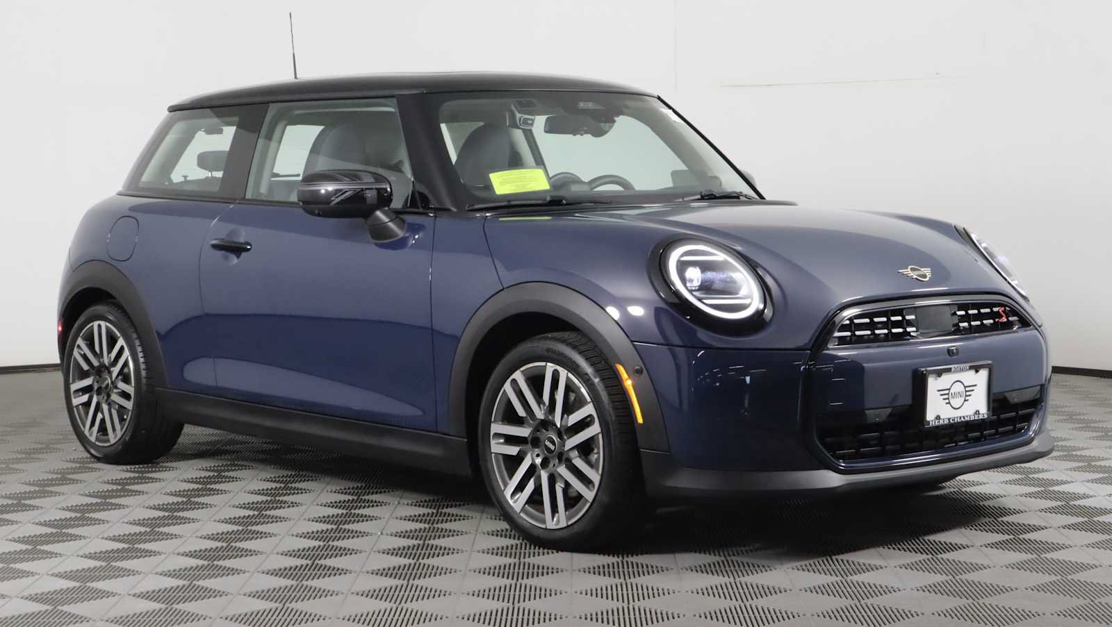 Used 2025 MINI Cooper S FWD image 1