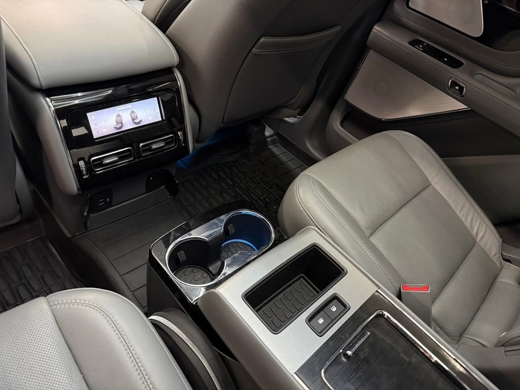 Used 2021 Lincoln Aviator Reserve w/ Equipment Group 202A image 23