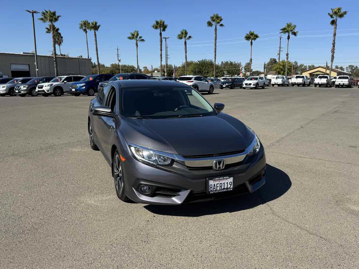 Used 2017 Honda Civic EX-T image 3