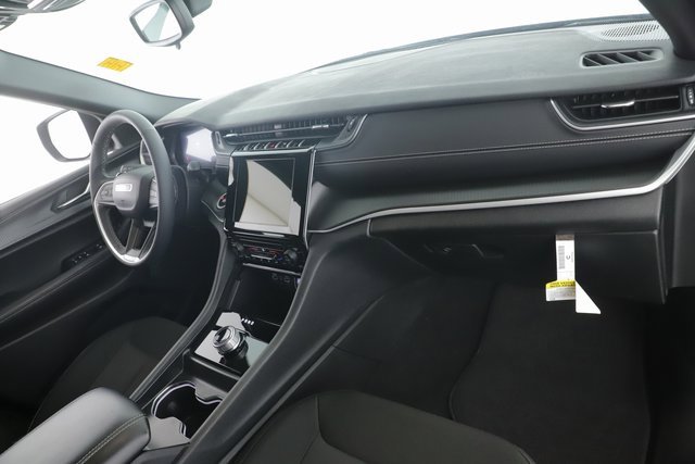 Used 2024 Jeep Grand Cherokee Laredo X w/ Trailer Tow Package image 29