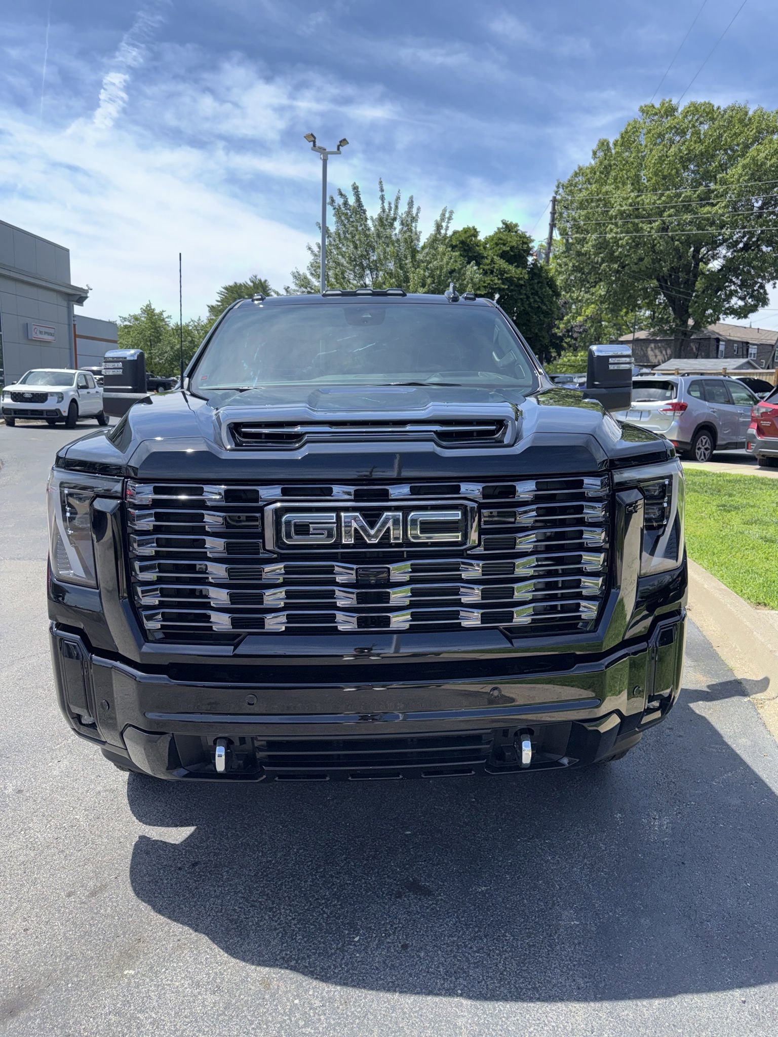 Used 2026 GMC Sierra 3500 Denali Ultimate AWD/4WD image 2