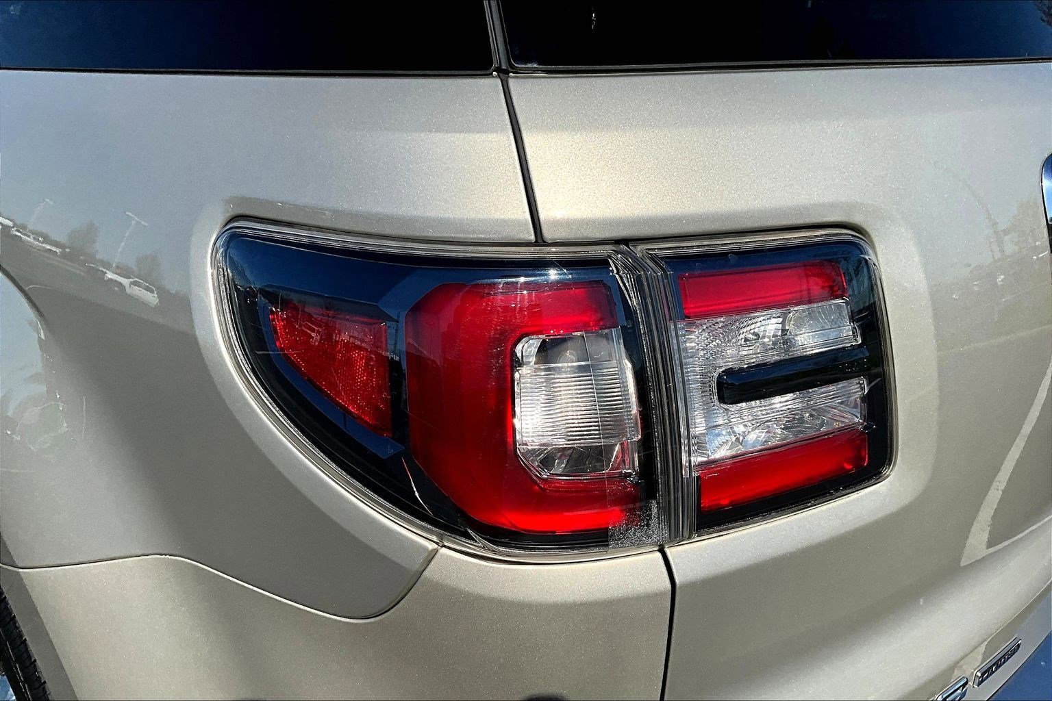 Used 2017 GMC Acadia Limited SLT image 23