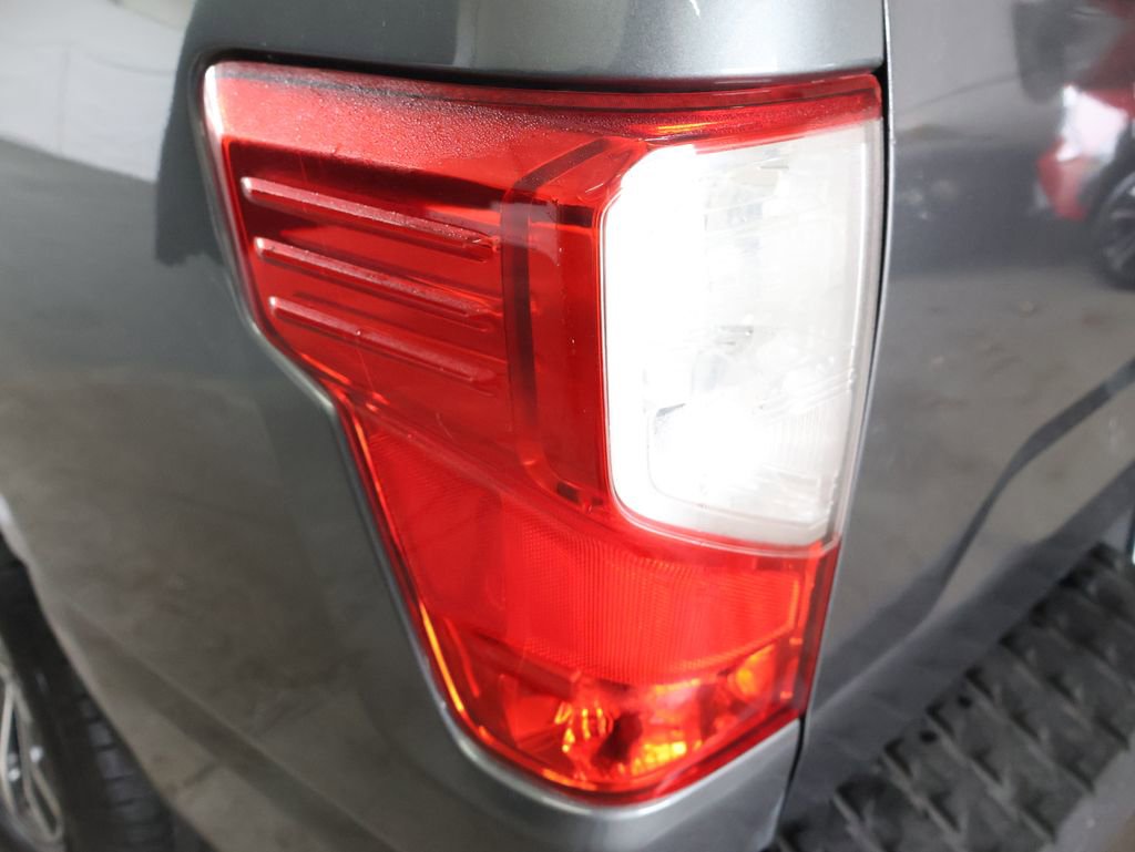 Used 2017 Nissan Titan SL image 28