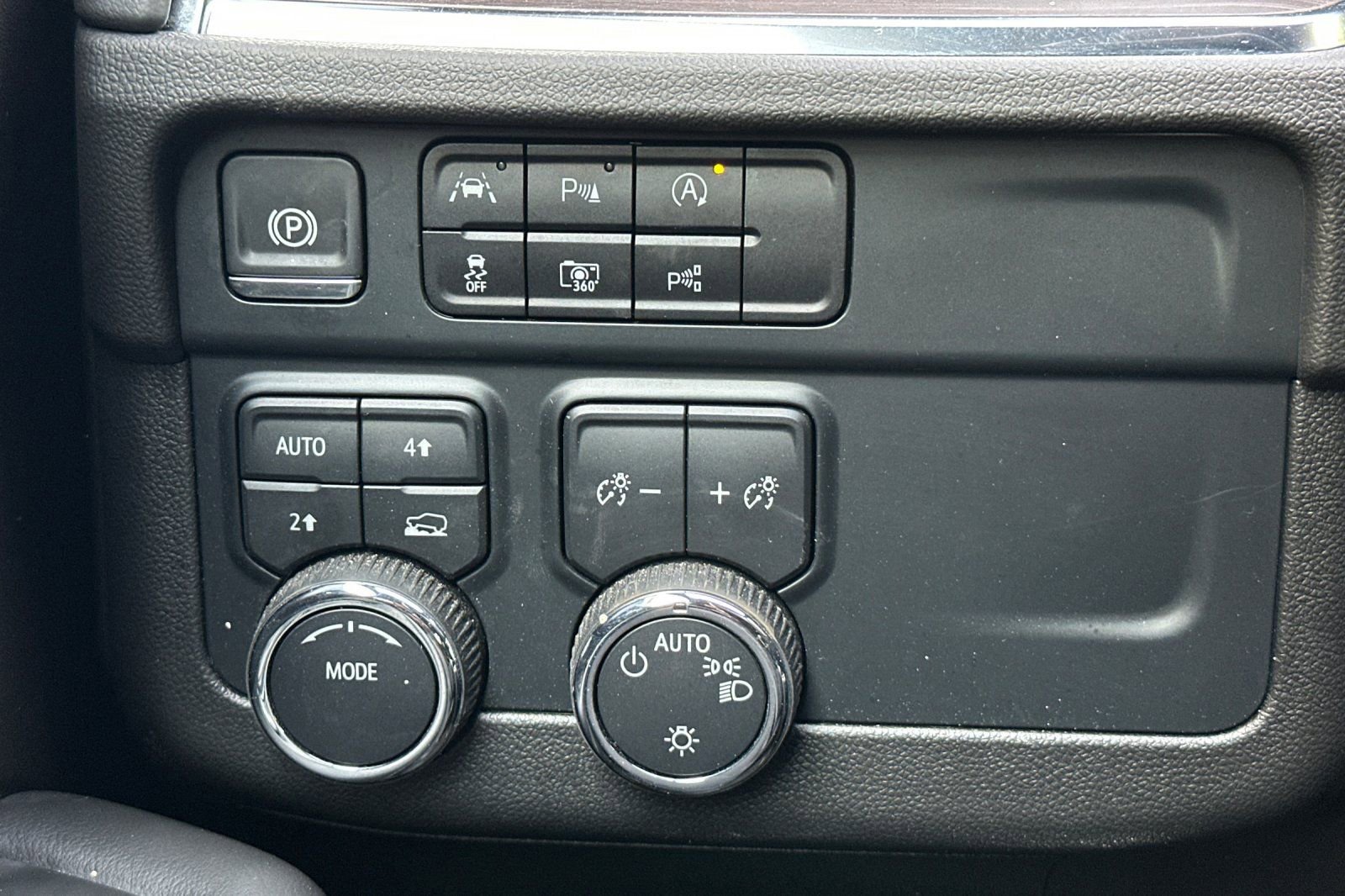 Used 2025 Chevrolet Tahoe LT AWD/4WD image 37