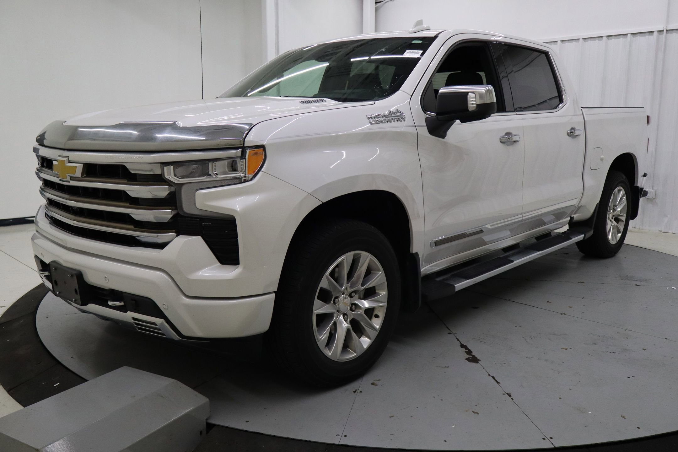 Used 2022 Chevrolet Silverado 1500 High Country w/ Technology Package image 8