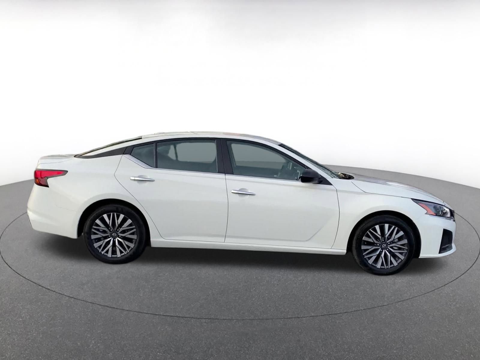 Used 2025 Nissan Altima 2.5 SV image 16