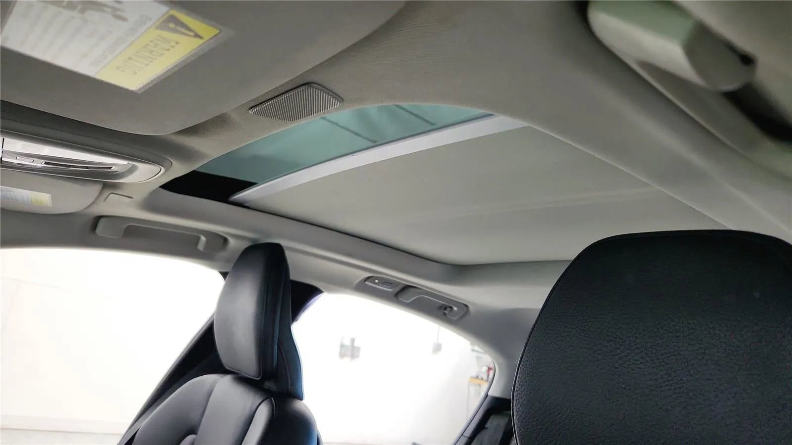 Used 2023 Volvo S60 T8 Plus image 28