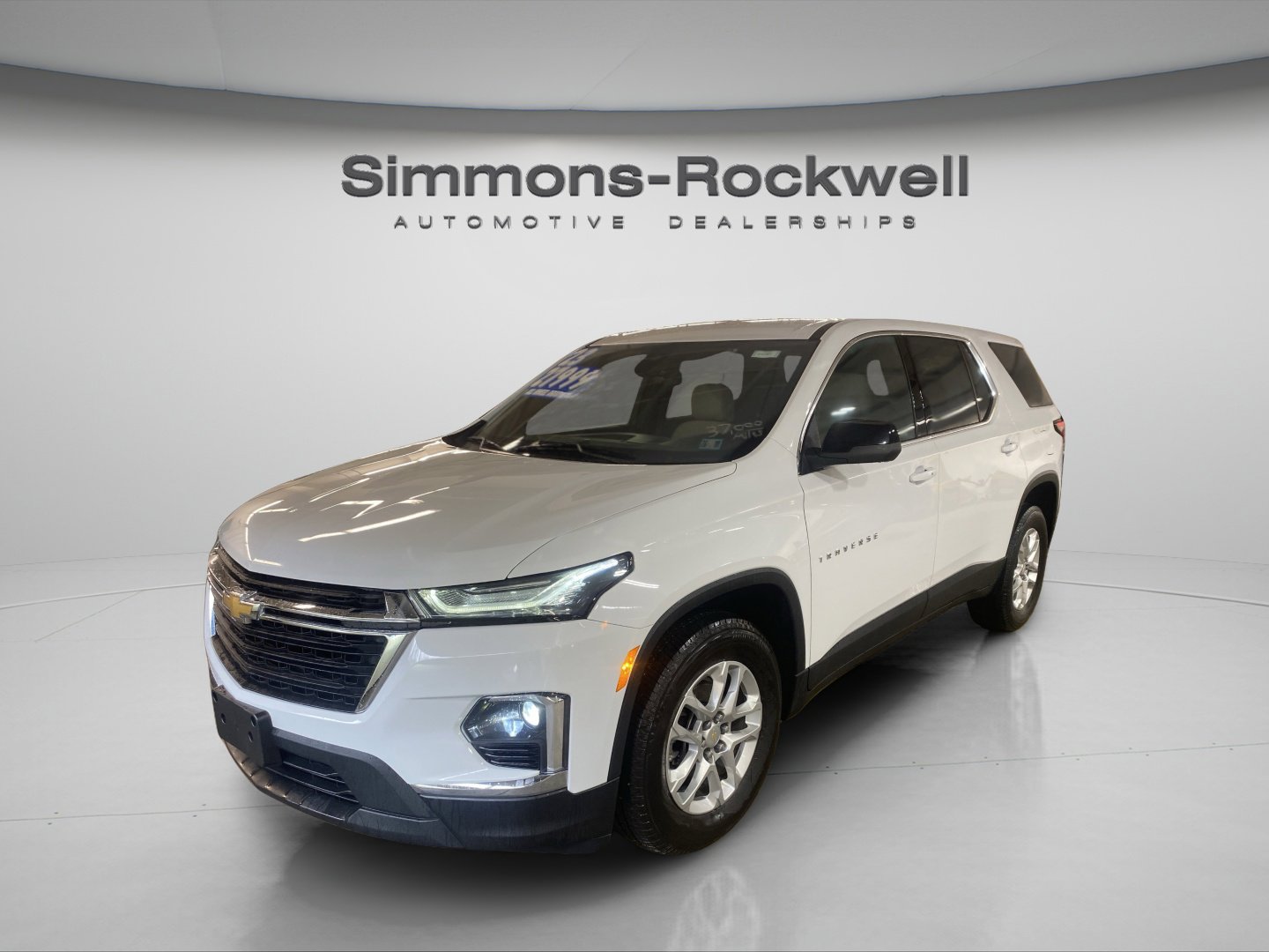 Used 2023 Chevrolet Traverse LS image 1