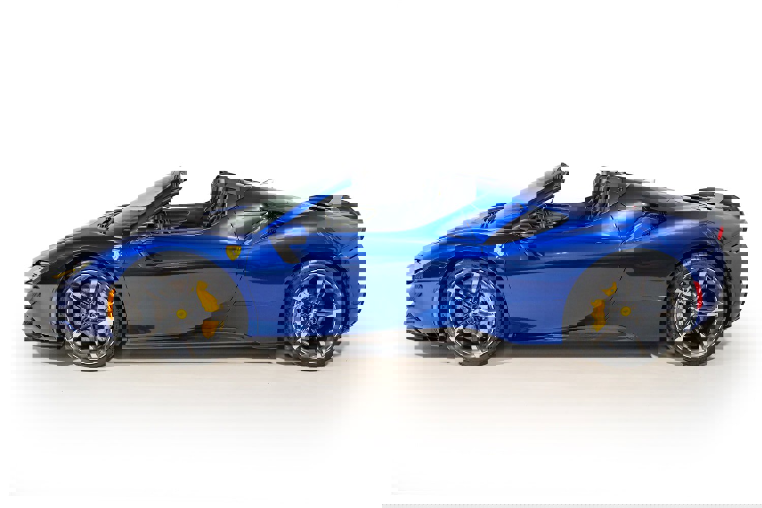 Used 2022 Ferrari SF90 Spider image 3