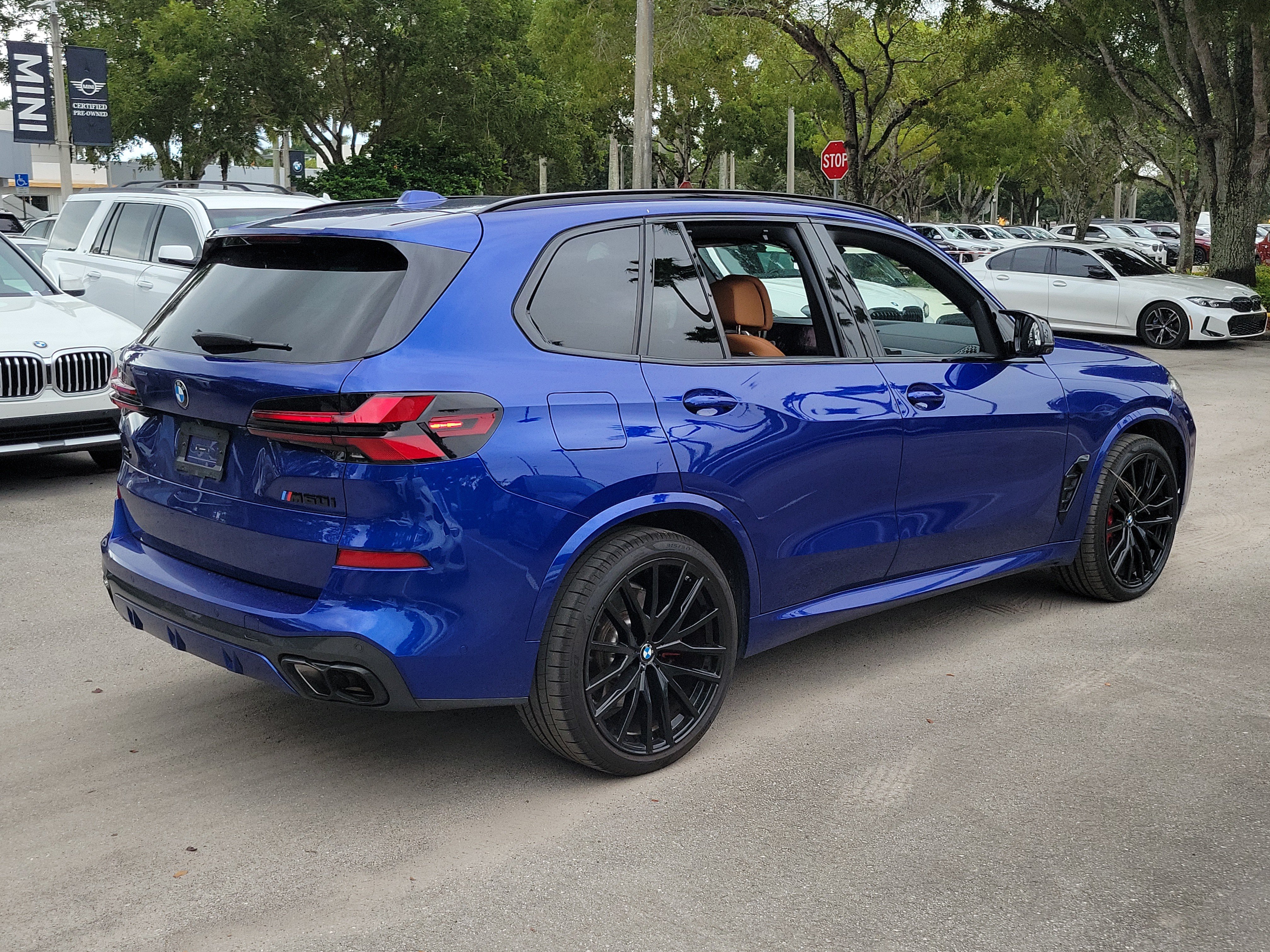 Used 2025 BMW X5 M60i AWD/4WD image 3