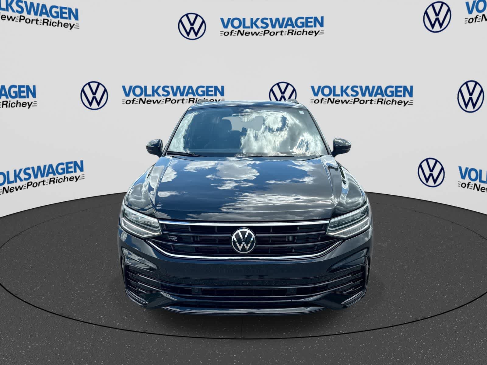 Used 2024 Volkswagen Tiguan SE R-Line FWD image 17