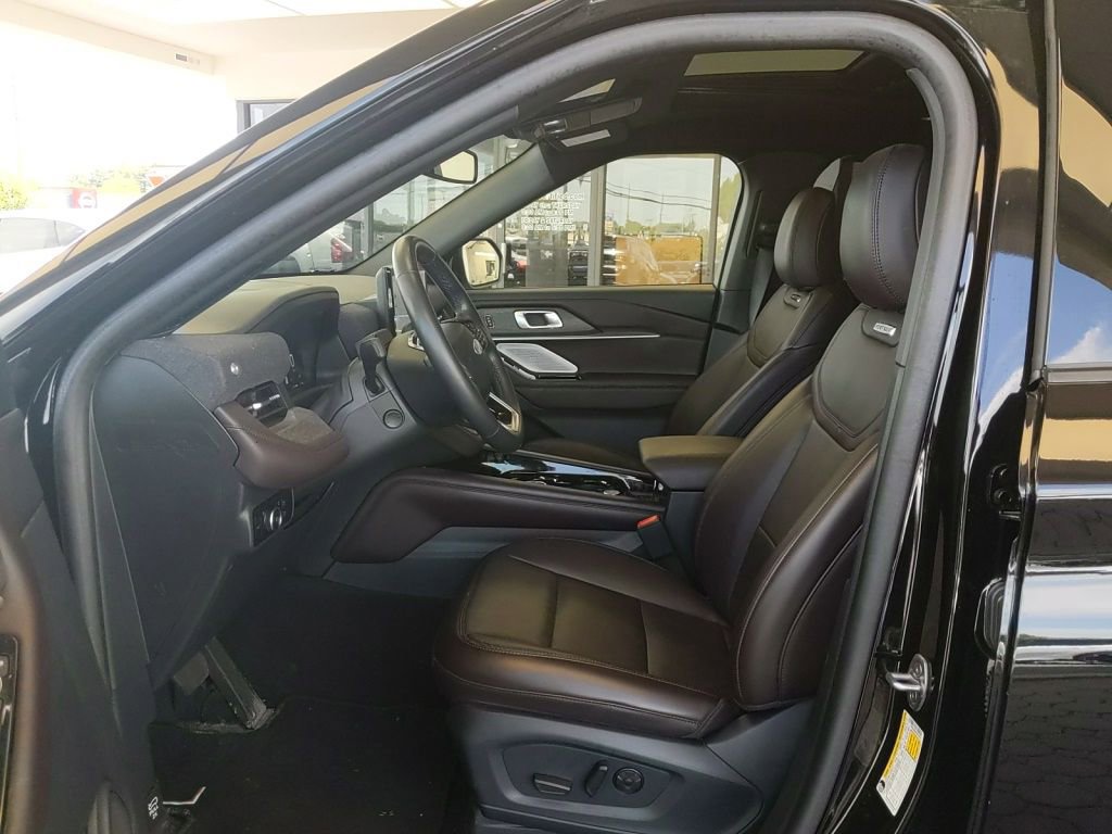 Used 2025 Ford Explorer Platinum AWD/4WD image 14