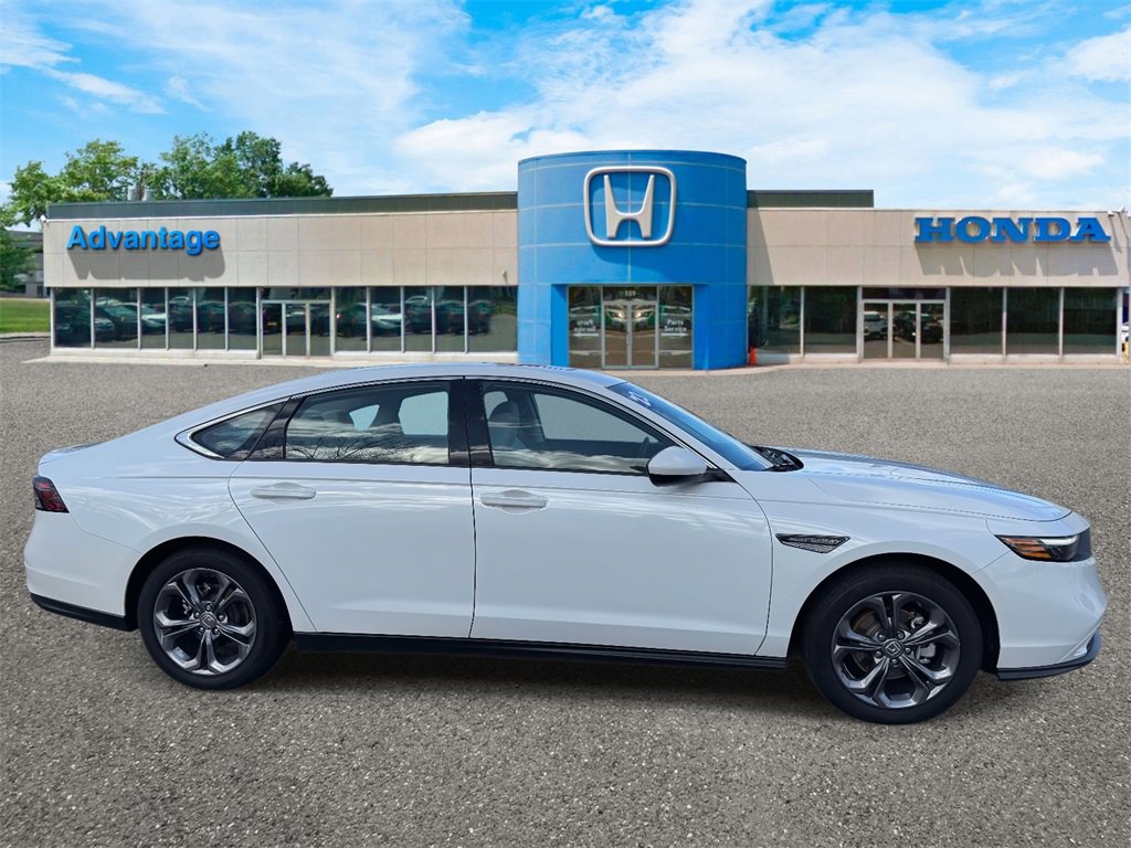 Certified 2023 Honda Accord EX image 3