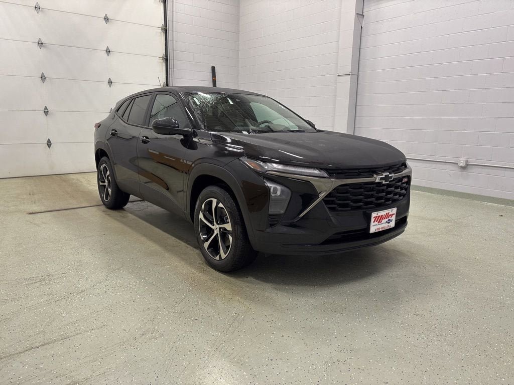 New 2026 Chevrolet Trax RS w/ Sunroof Package FWD image 2