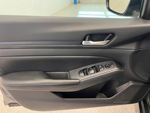 Used 2025 Nissan Altima 2.5 SV FWD image 14
