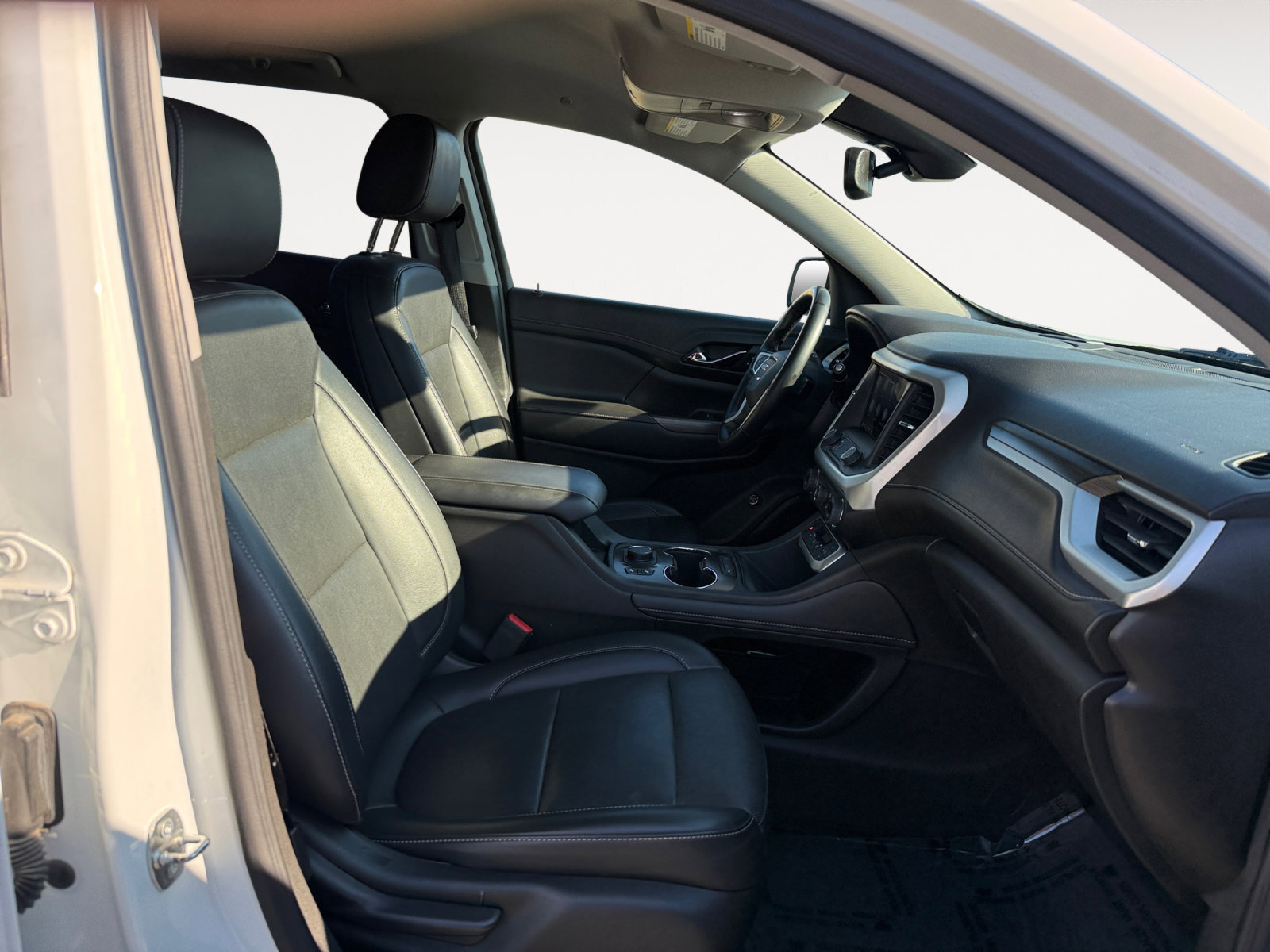 Used 2023 GMC Acadia SLT image 19