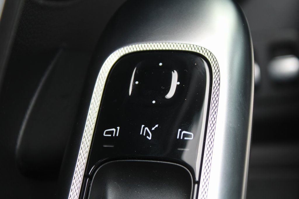 Used 2025 Mercedes-Benz GLC 350e image 21