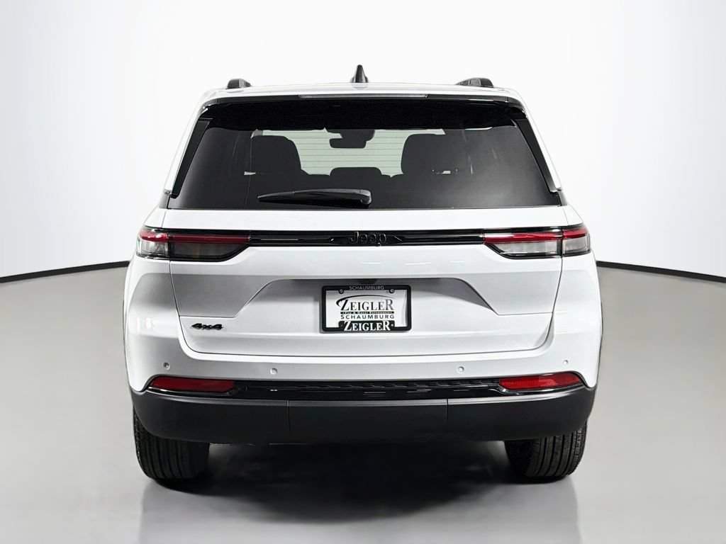 Used 2025 Jeep Grand Cherokee Altitude AWD/4WD image 6