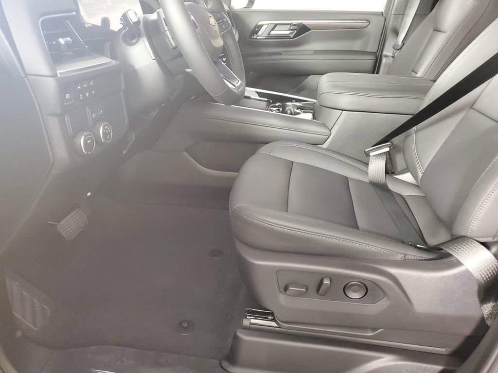 New 2026 Chevrolet Suburban LT image 11
