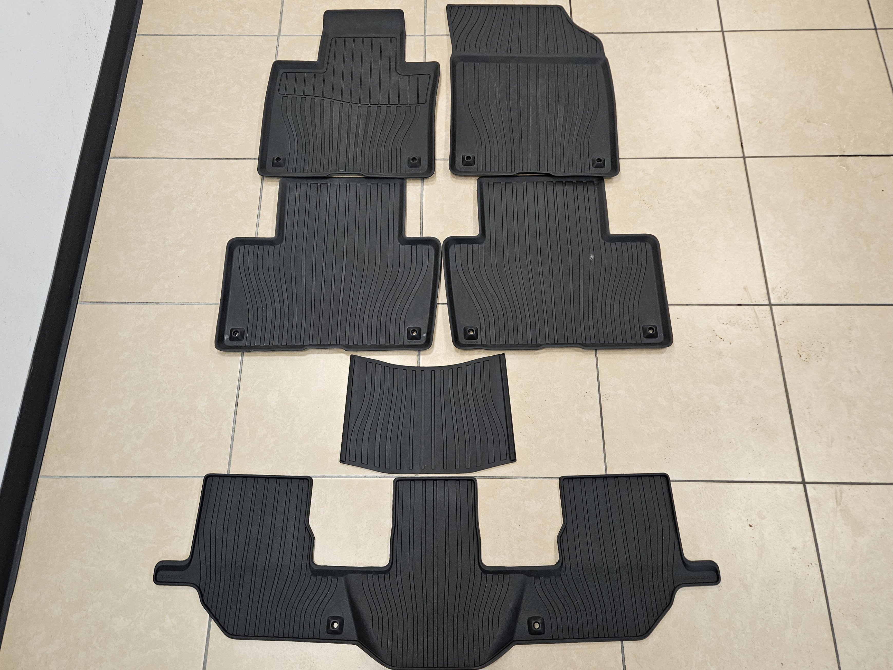 Used 2025 Volvo XC90 B6 Plus w/ Protection Package Premier image 48