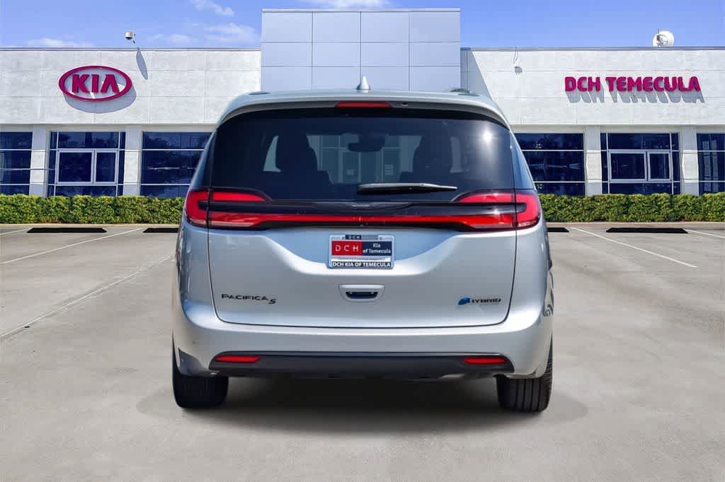 Used 2022 Chrysler Pacifica Touring-L w/ S Appearance Package FWD image 5
