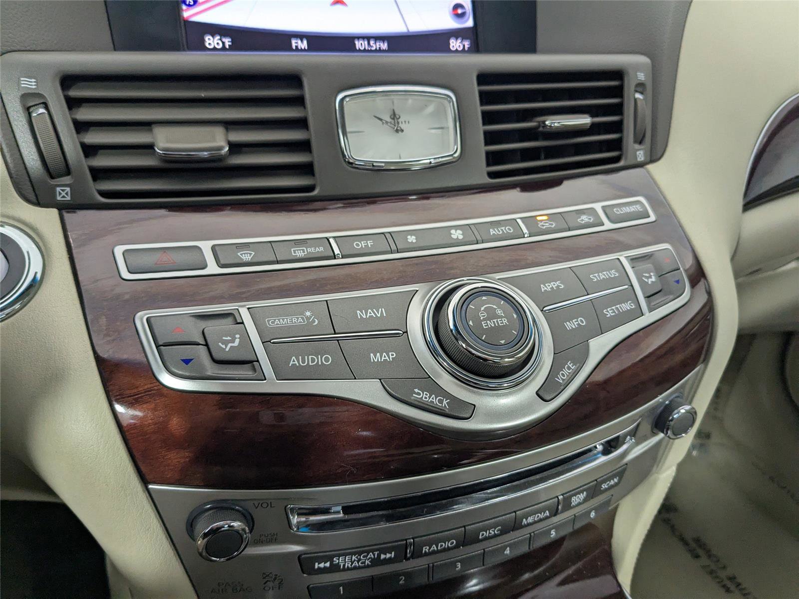 Used 2019 INFINITI Q70 L 3.7 image 21