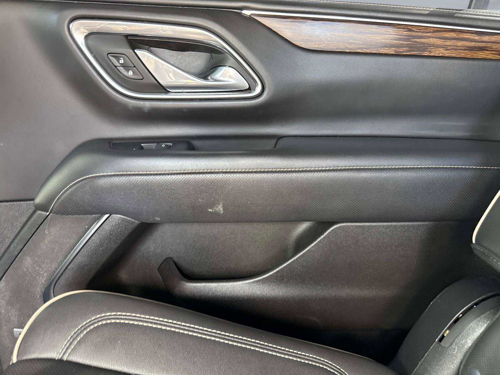 Used 2023 Chevrolet Suburban Premier image 18