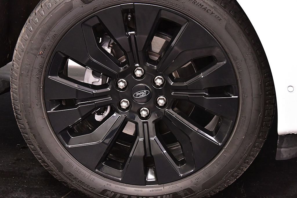 Used 2025 Ford Expedition Platinum w/ Stealth Appearance Package AWD/4WD image 9