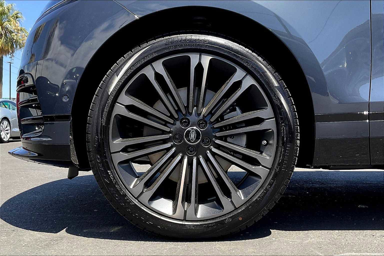 New 2026 Land Rover Range Rover Velar Dynamic SE image 14